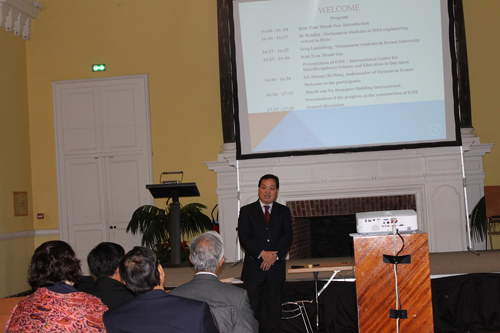 ພົບປະບັນດານັກພີຊິກສາກົນຢູ່ Blois, ຝລັ່ງ